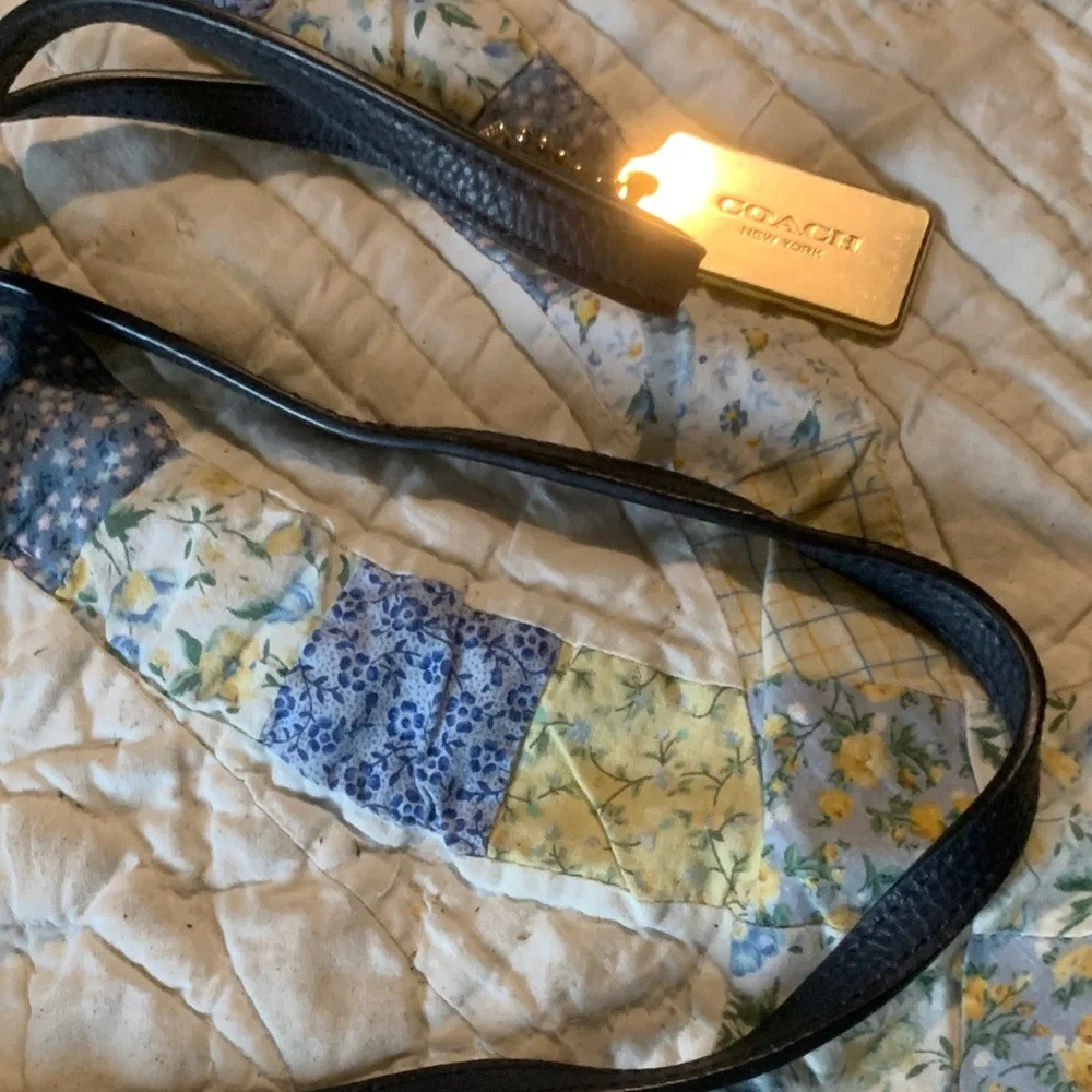 Coach Black Pebbled Leather Tote with Gold Logo - Picture 4 of 9